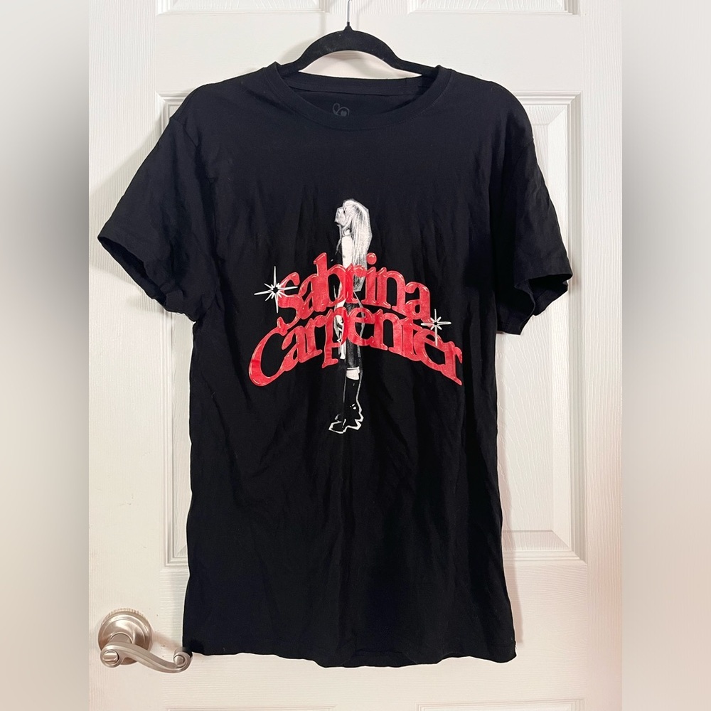 Dana Tina Carpenter Graphic Tee Large